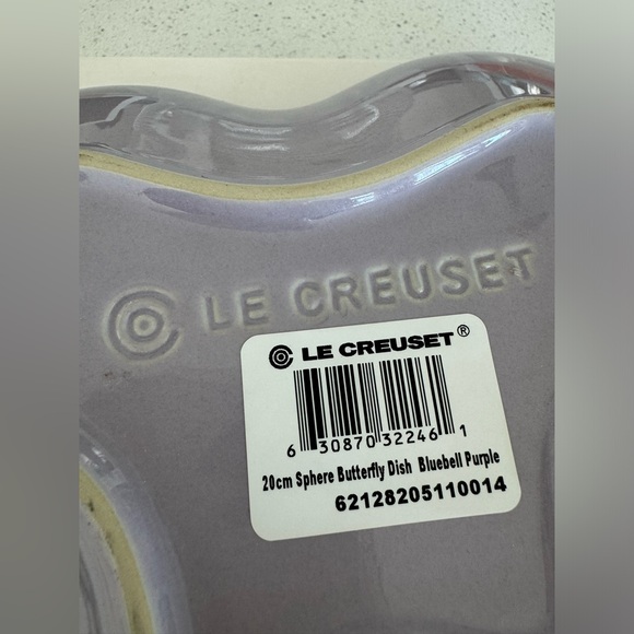 💜NIB💜Le Creuset 20cm Sphere Butterfly Dish Bluebell Purple - Picture 4 of 7